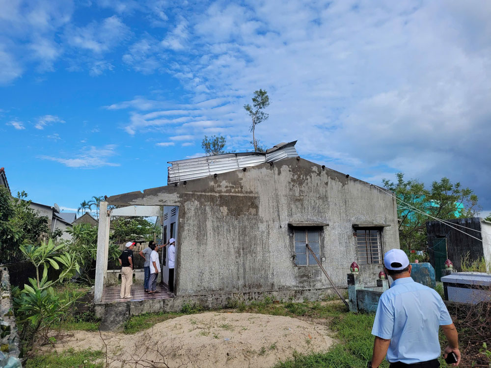 Caritas TGP Huế giúp dân vượt khó khăn sau bão Trà Mi